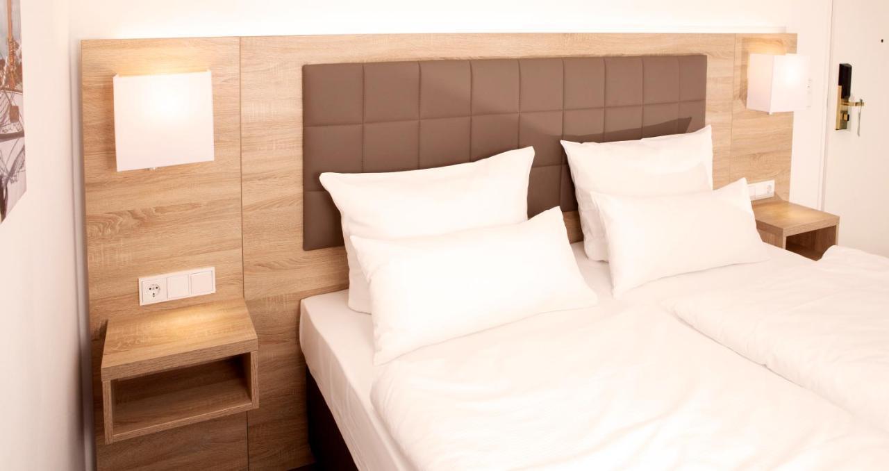 Hotel Frisia Leer Bagian luar foto