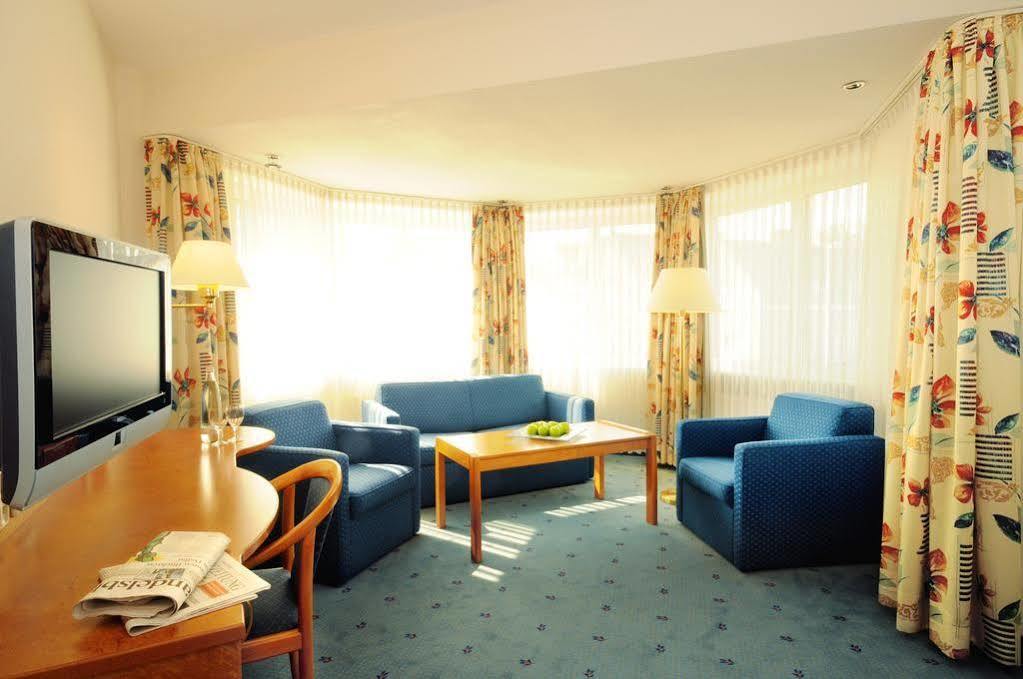 Hotel Frisia Leer Bagian luar foto